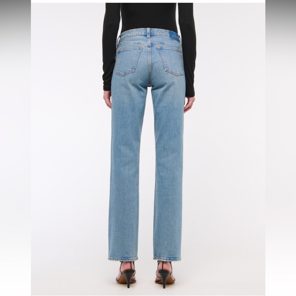 A&F Mid Rise Straight Jeans NEVER WORN - Picture 4 of 11